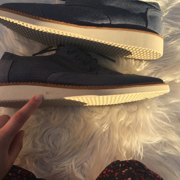 NEW toms blue chambray men's brogues - Picture 2 of 8